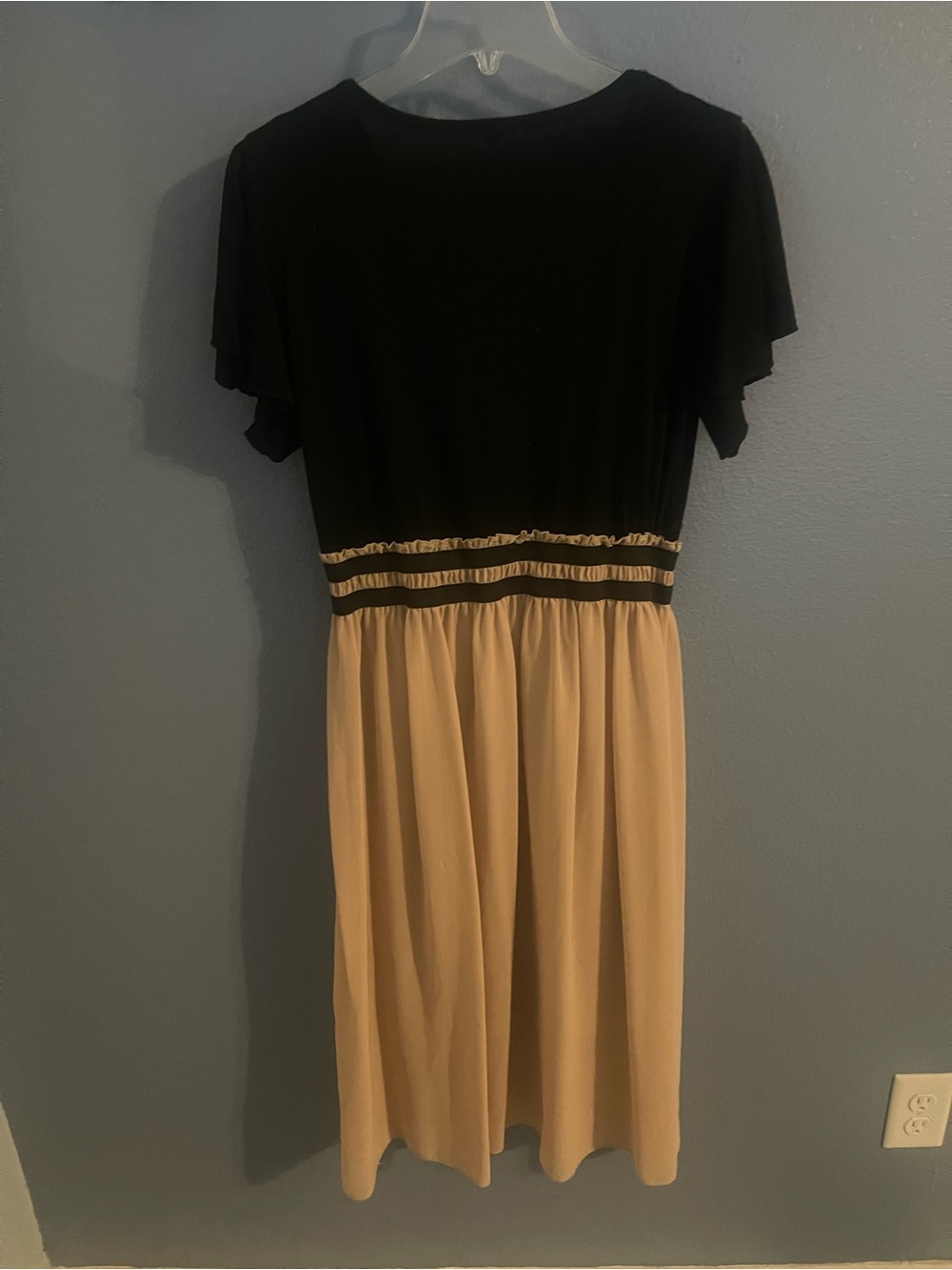 Black and Beige Short-Sleeve Midi Dress